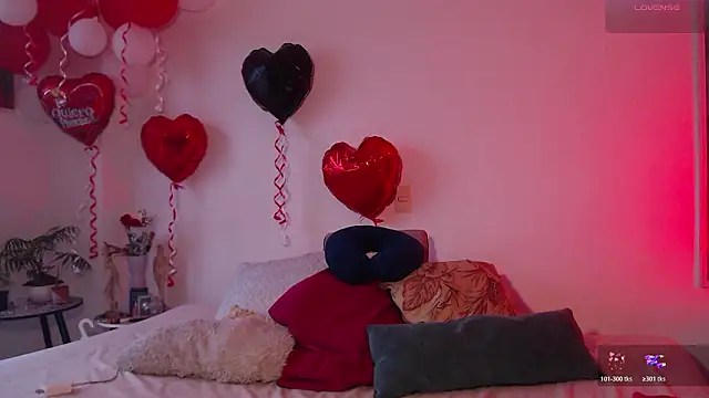 Snapshot of Theevae chatting on 02.14.26 Theevae online show from 02.14.26