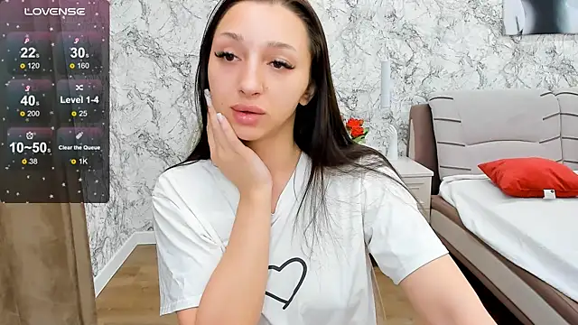 Snapshot of sheillawood chatting on 10.04.25 sheillawood online show from 10.04.25