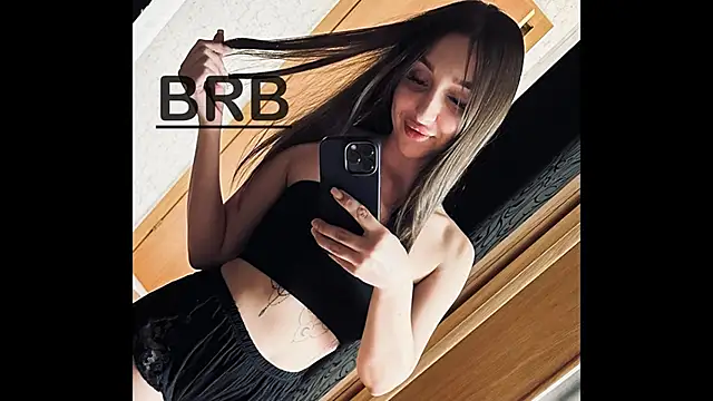 Snapshot of sheillawood chatting on 11.30.25 sheillawood online show from 11.30.25