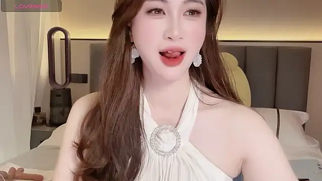 wuyueaini online show from 04.27.26