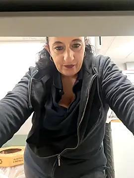 Snapshot of monella821 chatting on 11.25.25 monella821 online show from 11.25.25