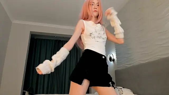 Snapshot of kawai_mai chatting on 11.17.25 kawai mai online show from 11.17.25