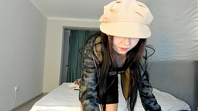 Snapshot of kawai_mai chatting on 11.25.25 kawai mai online show from 11.25.25