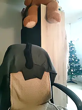 Snapshot of Mila_Luciphya chatting on 12.21.25 Mila Luciphya online show from 12.21.25