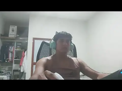 Snapshot of wilsoncrazz chatting on 10.09.25 wilsoncrazz online show from 10.09.25