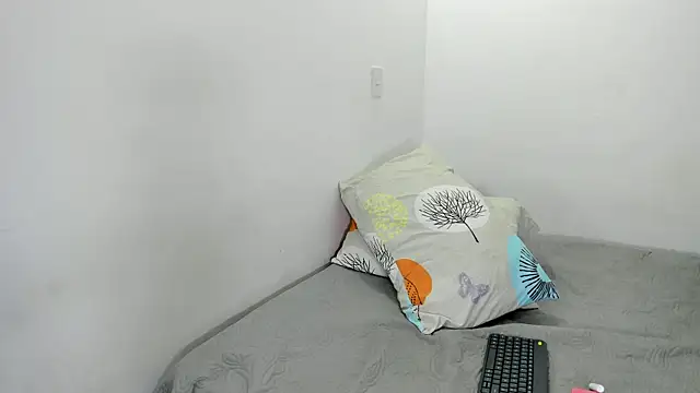 Snapshot of CristinaPiccone chatting on 10.27.25 CristinaPiccone online show from 10.27.25