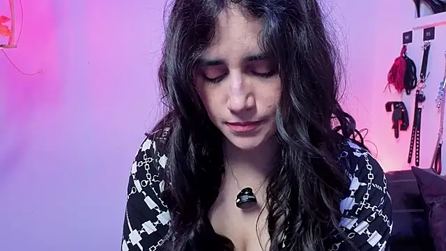 elowen halley1 online show from 02.17.26