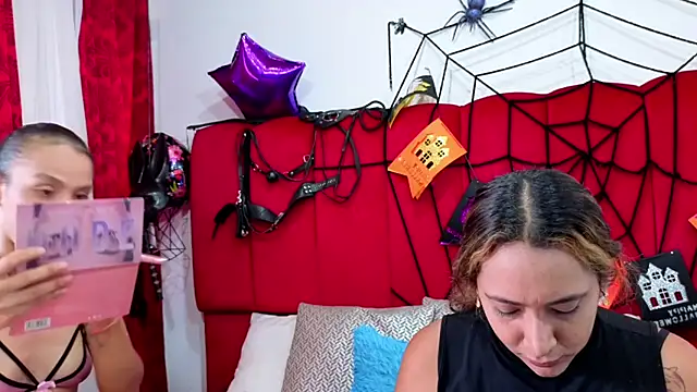 IsabelaANDalahia online show from 11.04.25