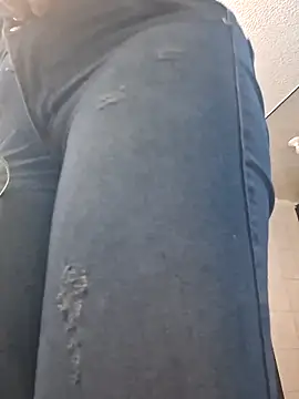 Snapshot of vaneza1999 chatting on 09.28.25 vaneza1999 online show from 09.28.25