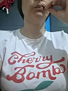 Snapshot of vaneza1999 chatting on 10.24.25 vaneza1999 online show from 10.24.25