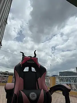 Scarlett fiire online show from 11.03.25