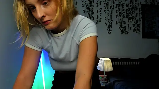 Ariana Spring online show from 10.25.25