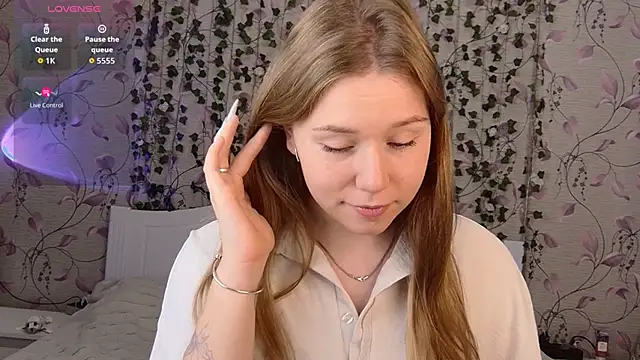  influensii  online show from 10.23.25