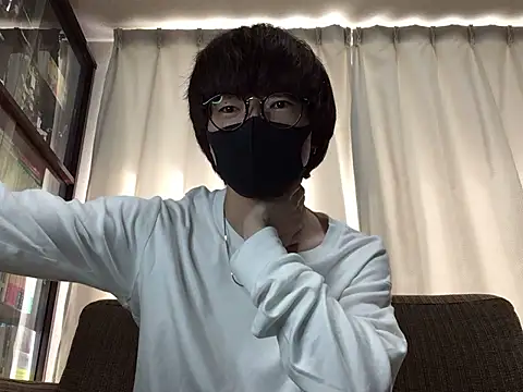 Snapshot of telumiya chatting on 10.28.25 telumiya online show from 10.28.25