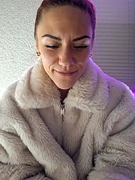 SlimBellaa online show from 11.25.25