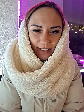 SlimBellaa online show from 12.20.25