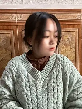 Julia-Elsa online show from 11.04.25