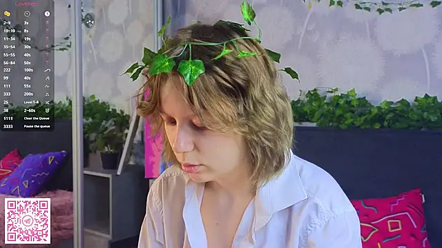 EmiliSaren online show from 09.28.25