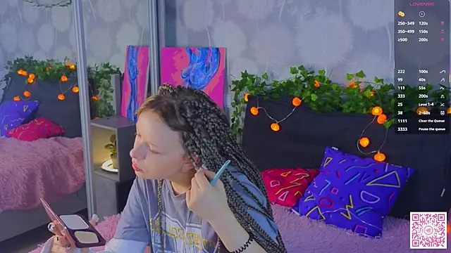 EmiliSaren online show from 10.05.25