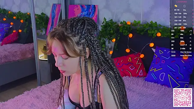 EmiliSaren online show from 10.08.25