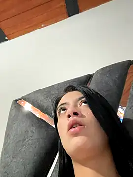 Snapshot of LiaCollings chatting on 10.05.25 LiaCollings online show from 10.05.25