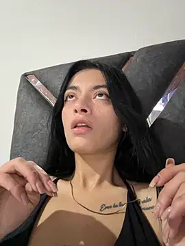 Snapshot of LiaCollings chatting on 10.17.25 LiaCollings online show from 10.17.25