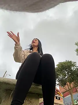 Snapshot of LiaCollings chatting on 11.04.25 LiaCollings online show from 11.04.25