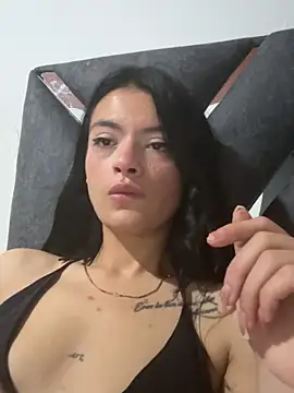 Snapshot of LiaCollings chatting on 11.25.25 LiaCollings online show from 11.25.25