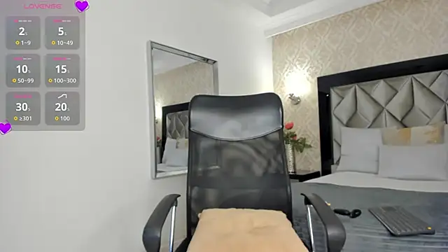 Layla Mackenzie online show from 11.30.25