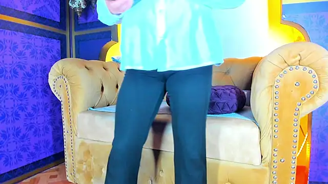 Scarlett Barnes online show from 11.07.25