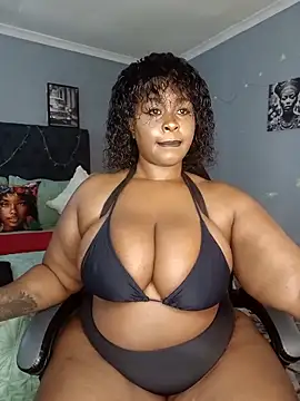 Snapshot of BBW_CUMX chatting on 10.13.25 BBW CUMX online show from 10.13.25