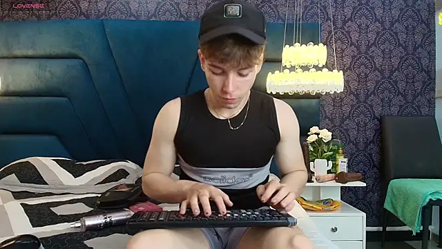 TaylerWhite online show from 12.20.25