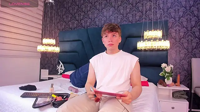 TaylerWhite online show from 02.03.26