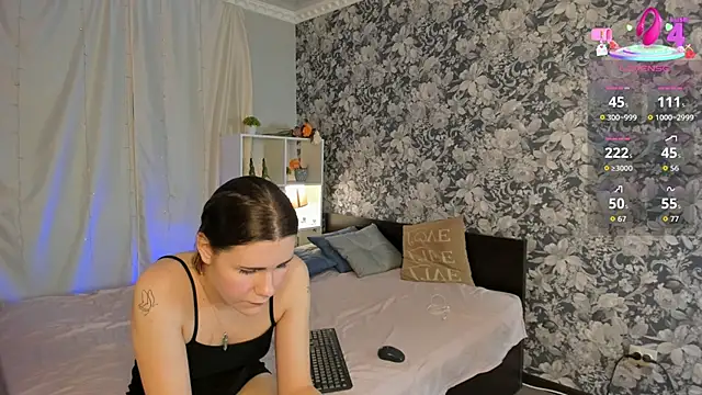 Snapshot of Laila_Blarr chatting on 10.22.25 Laila Blarr online show from 10.22.25