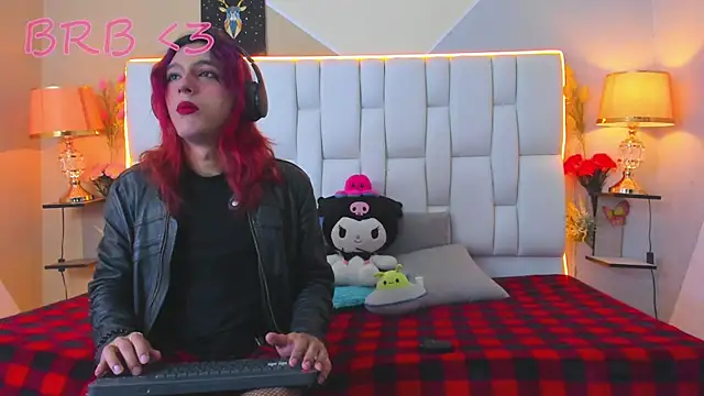 Snapshot of MilkWhore1 chatting on 09.15.25 MilkWhore1 online show from 09.15.25