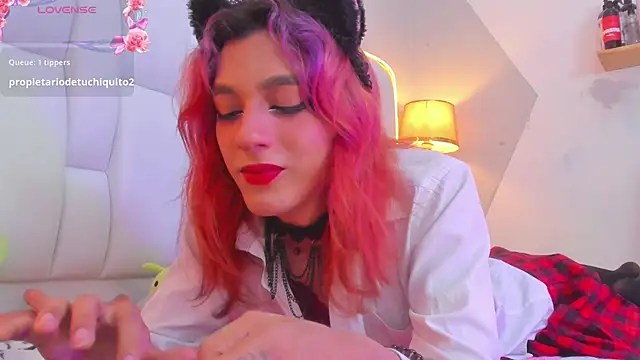 Snapshot of MilkWhore1 chatting on 10.06.25 MilkWhore1 online show from 10.06.25