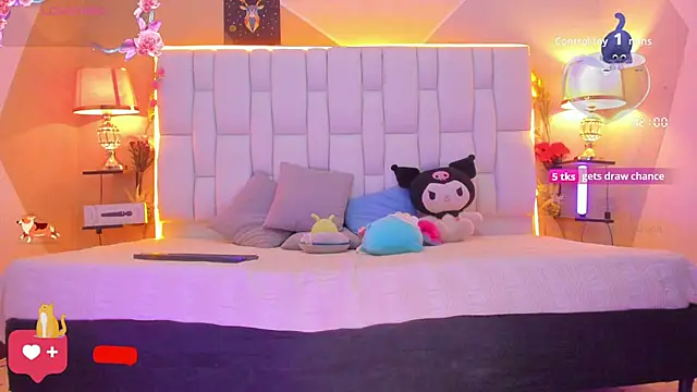 Snapshot of MilkWhore1 chatting on 10.07.25 MilkWhore1 online show from 10.07.25