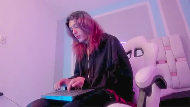 Snapshot of MilkWhore1 chatting on 01.07.26 MilkWhore1 online show from 01.07.26