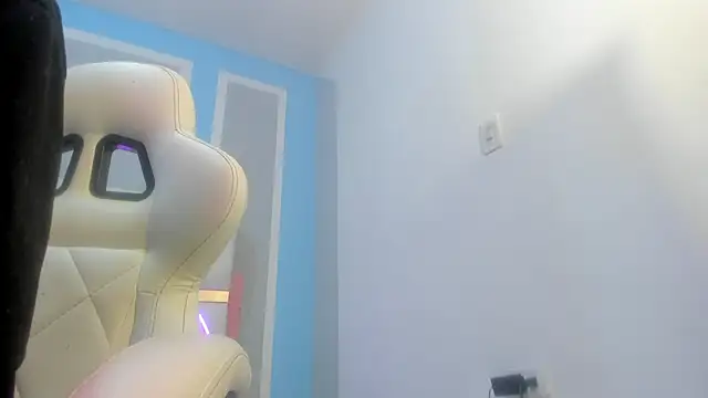 Snapshot of MilkWhore1 chatting on 02.11.26 MilkWhore1 online show from 02.11.26