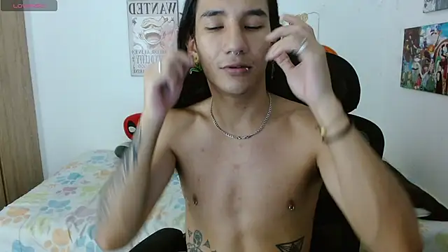 Max0n  online show from 11.11.25