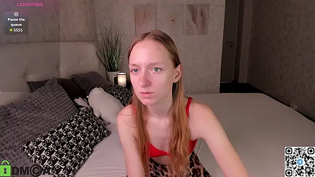 Mia E1fie online show from 10.30.25