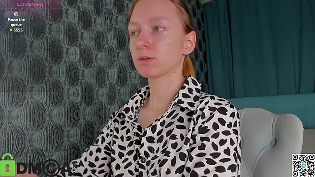 Mia E1fie online show from 11.06.25