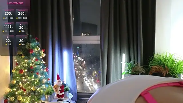 Snapshot of DebiHenks chatting on 12.22.25 DebiHenks online show from 12.22.25