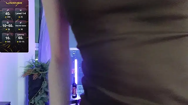 Snapshot of DebiHenks chatting on 03.26.26 DebiHenks online show from 03.26.26