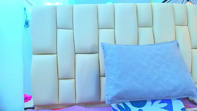 Snapshot of sweet_amye chatting on 10.18.25 sweet amye online show from 10.18.25