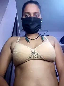 Snapshot of 3USHA chatting on 10.02.25 3USHA online show from 10.02.25