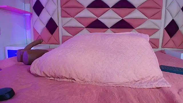 Snapshot of valecastro_ chatting on 09.26.25 valecastro  online show from 09.26.25