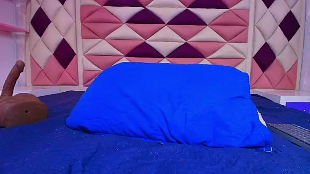 valecastro  online show from 11.07.25