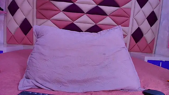 valecastro  online show from 11.12.25