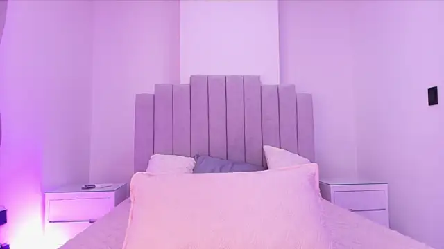 valecastro  online show from 11.25.25